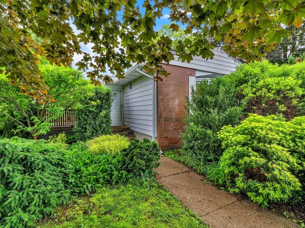 22 Rossie Street, Stonington, CT 06355