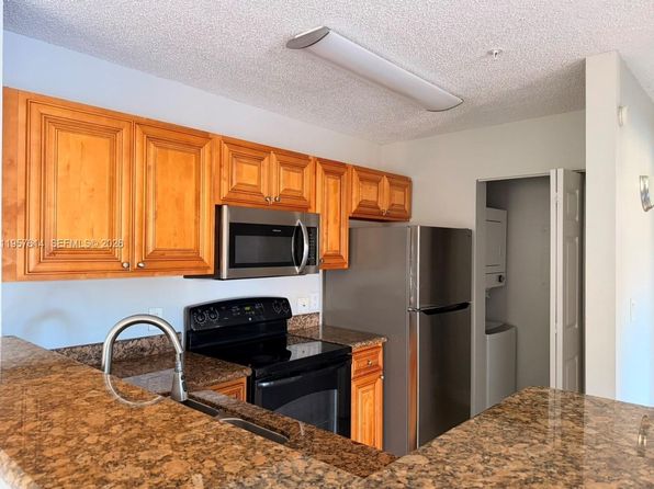 12136 Saint Andrews Pl APT 212