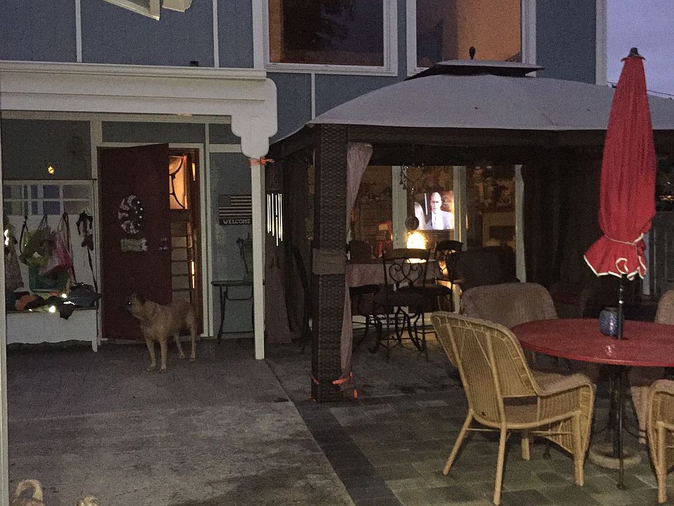 1st image of 205 E Clara St