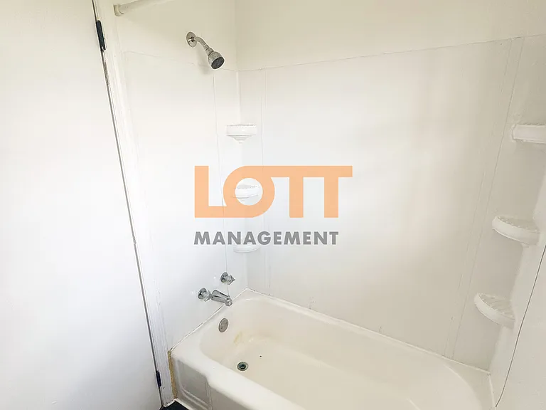1009 Hampton Ave #4 — Photo 9