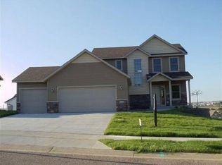 5060 Ridgeview Dr NW, Rochester, MN 55901