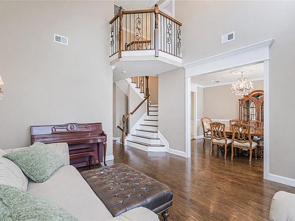 4th image of 42 Serena Ct