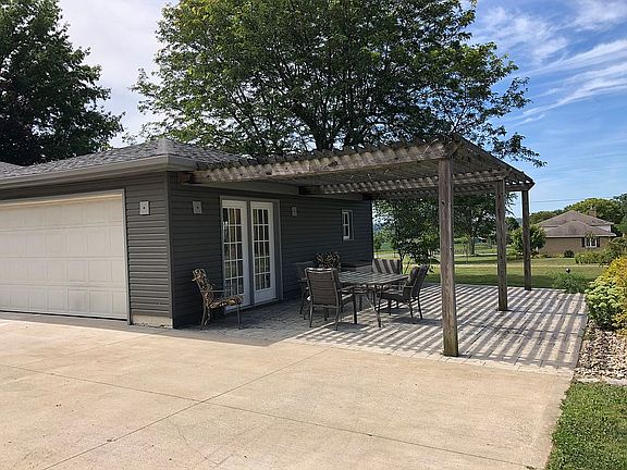 25x18 Pergola area
