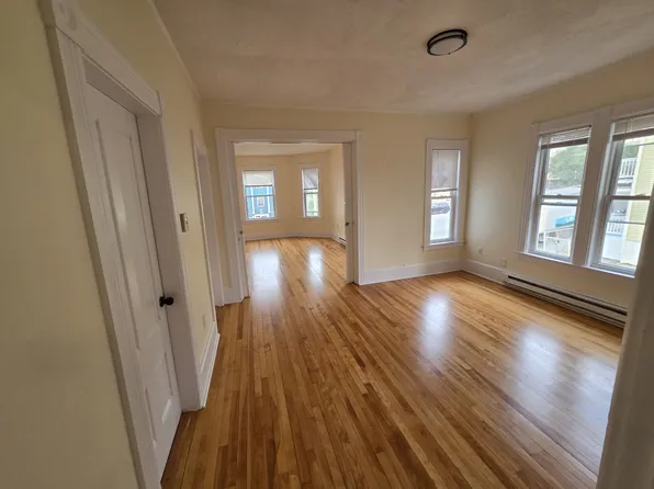 44 Coral St APT 1, Worcester, MA 01604
