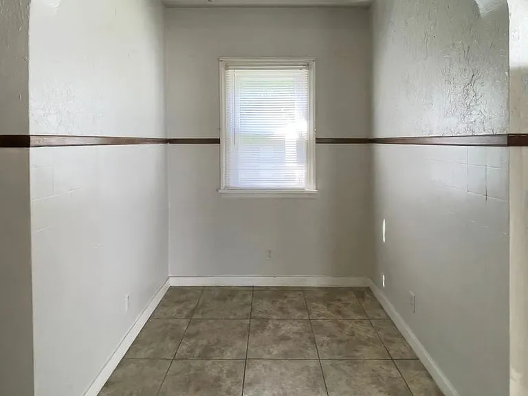 225 S College Ave — Photo 21