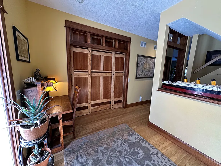 1128 Creekside Cir — Photo 3