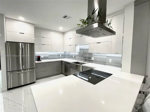 810 SE 14th St, Fort Lauderdale, FL 33316