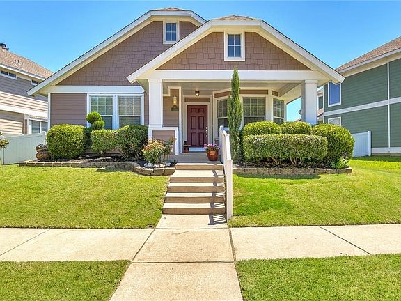 4th image of 1100 Oakcrest Dr