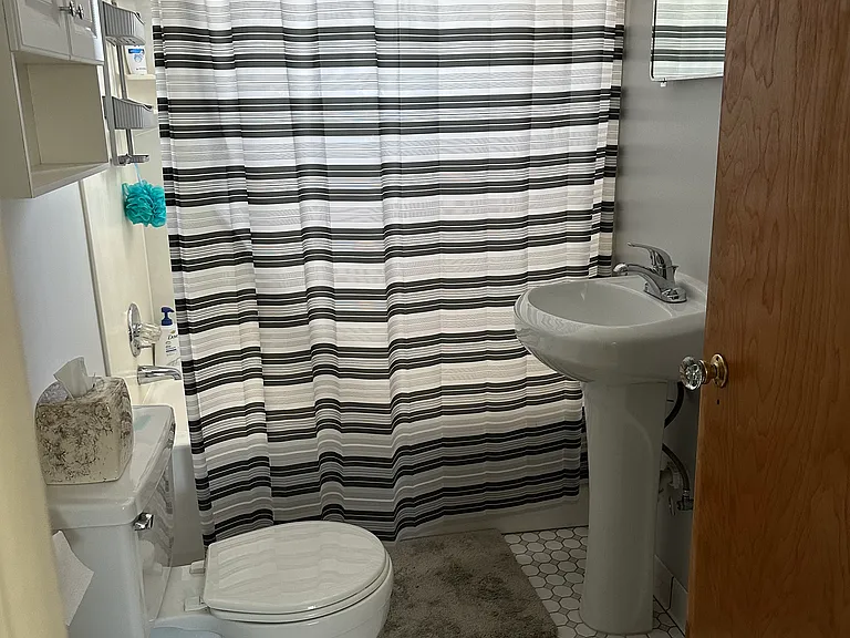 Full Size Bathroom