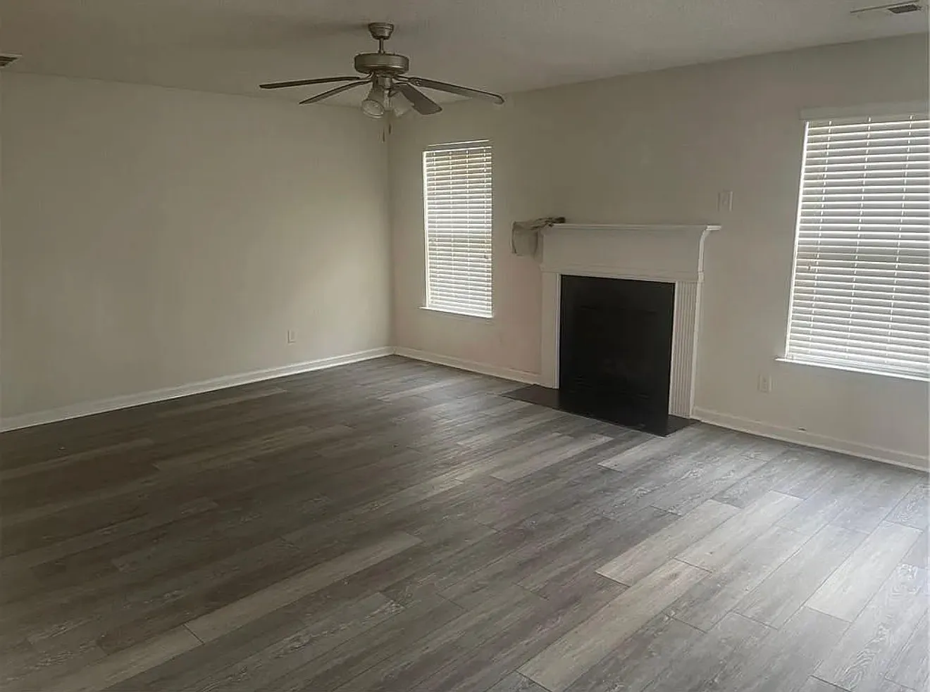 3 bed, 2.5 bath, 2167 sqft, $2,200 — Photo 2