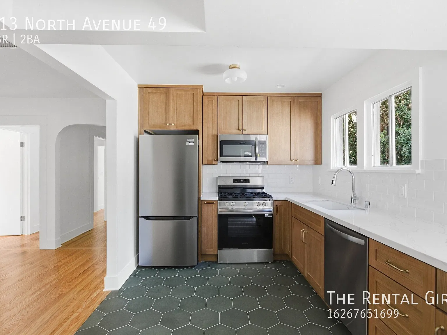 Northeast LA Charmer | Updated 3 Bedroom/ 2 Bathroom Single Family Front House | Cathedral Ceilin... — Photo 3