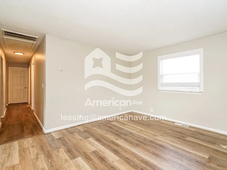 533730_002_living_room_12780398.jpg