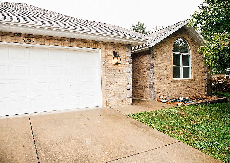 2125 W Warren Ct