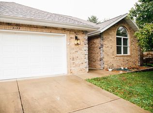 2125 W Warren Ct, Springfield, MO 65810