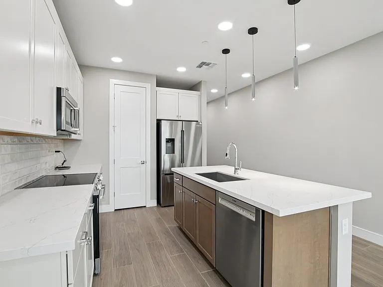 Pasadena Townhomes — Photo 11