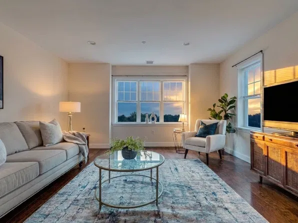 2201 Briarwood Vlg Unit 2201, Clinton, MA 01510