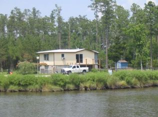 34 Meekins Rd, Bayboro, NC 28515