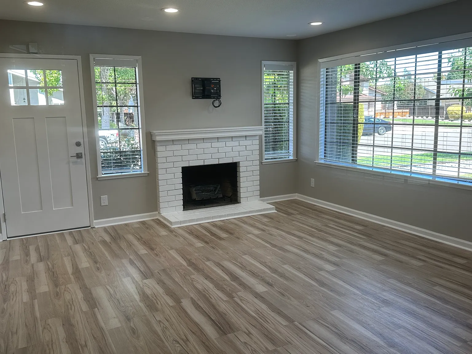 4 bed, 1396 sqft, $4,150 — Photo 4
