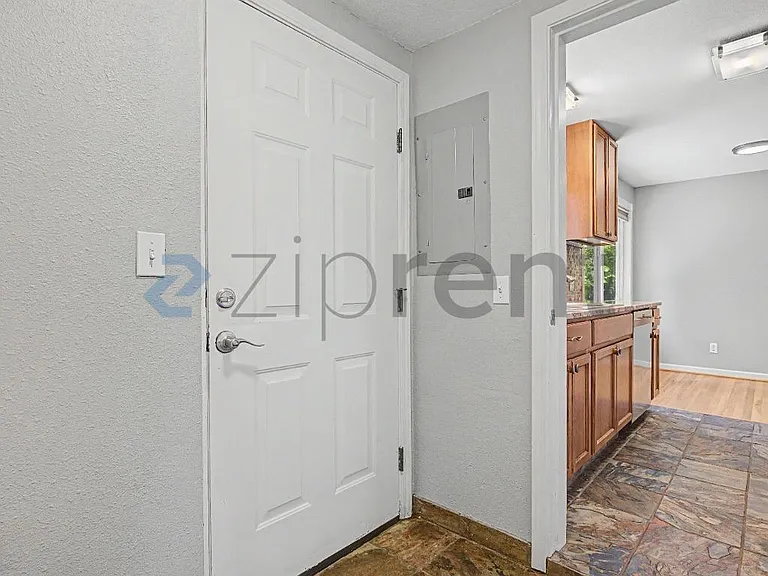 12720 SW Edgewood St — Photo 13