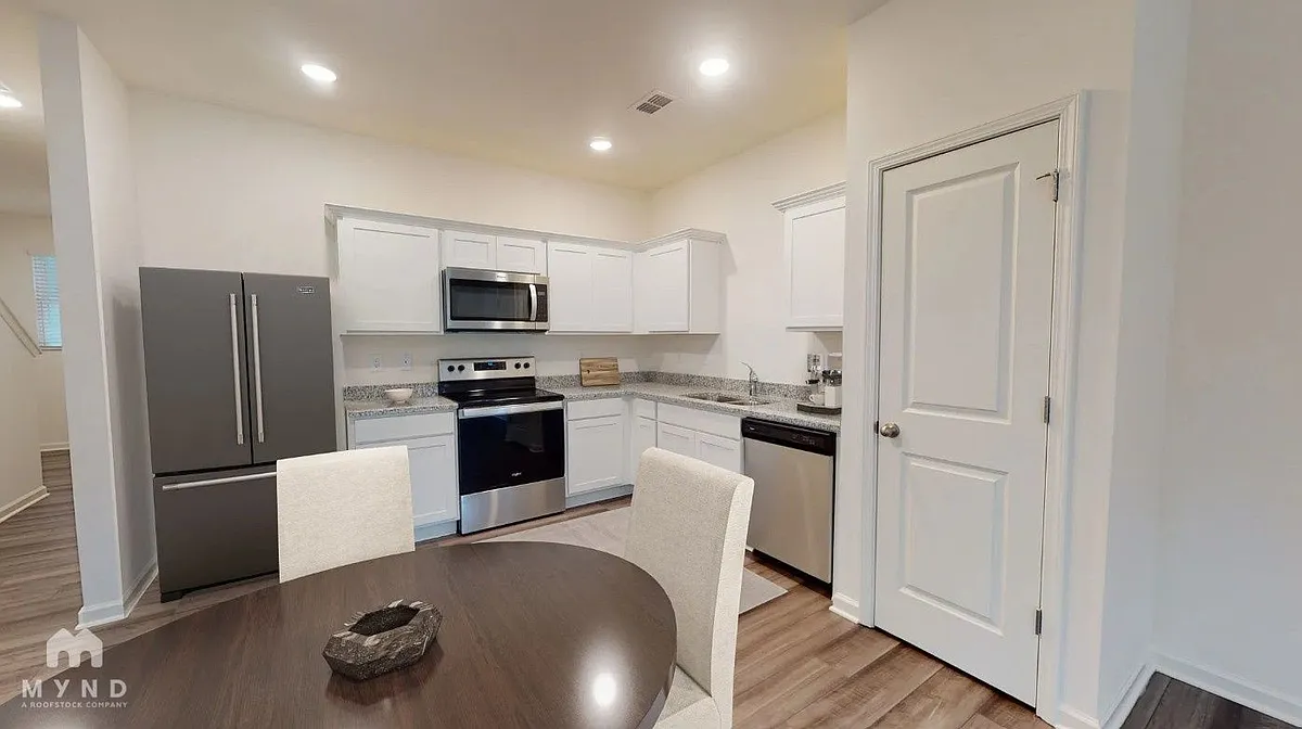 Building Photo - 3021 Fulong Dr