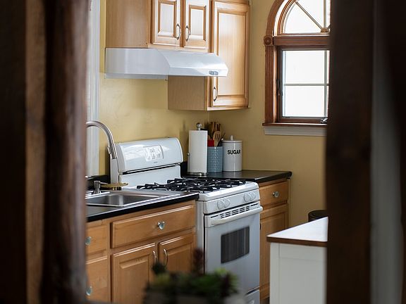 5th image of 60 Sea St #1