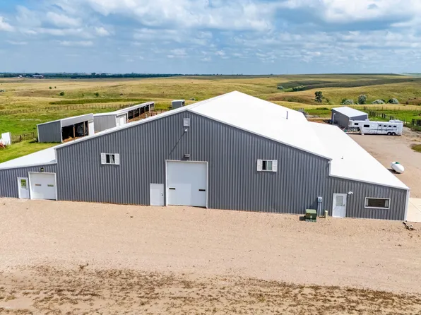 2897 93rd St SE, Bismarck, ND 58504