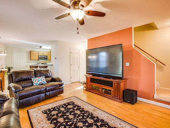 5th image of 8803 New Castle Ct