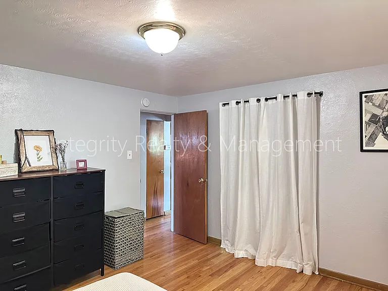 2047 Meade St — Photo 14