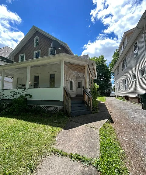 127-129 Avenue B127 — Photo 4