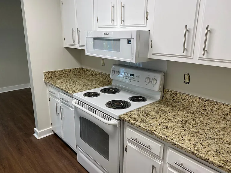 515 Basswood Ave #L-115 — Photo 1