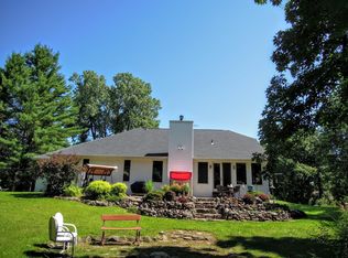 706 Grandview Rd, Hortonville, WI 54944