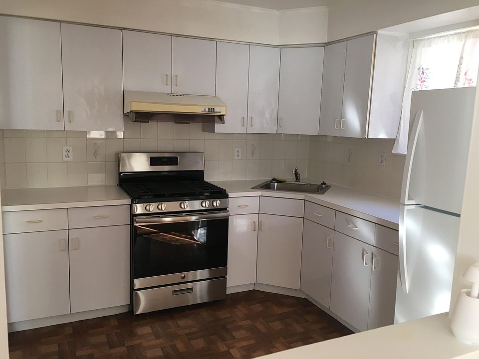 Eat-in Kitchen