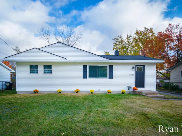 5725 Cheshire St, Portage, MI 49002