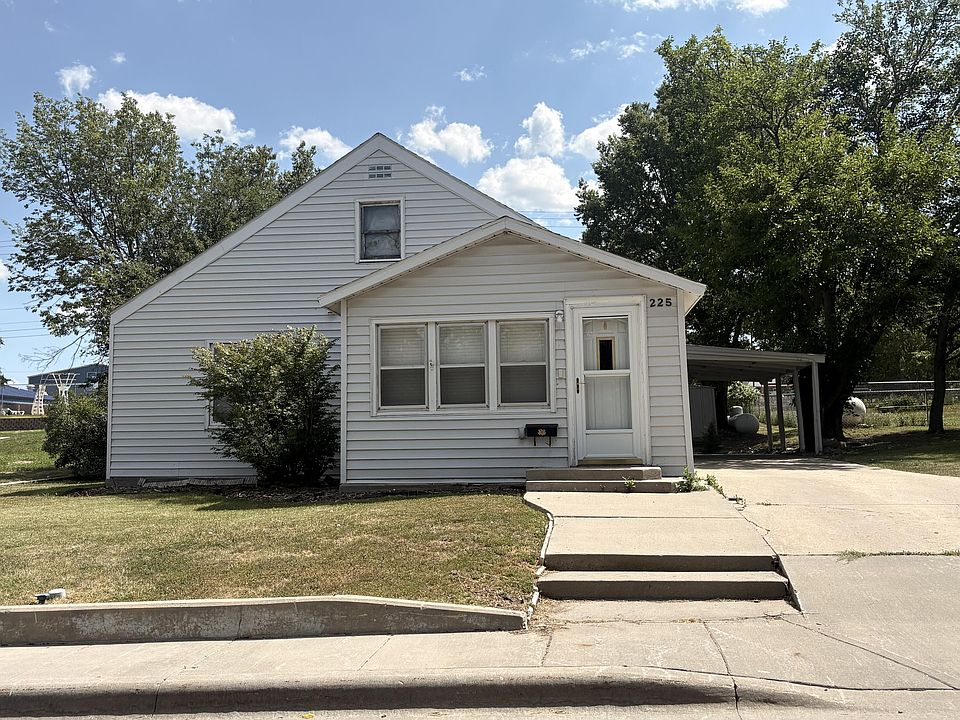 1st image of 225 E 6th St