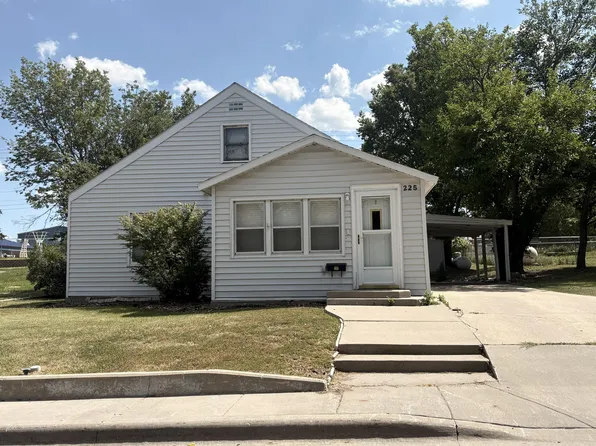 225 E 6th St, Winner, SD 57580