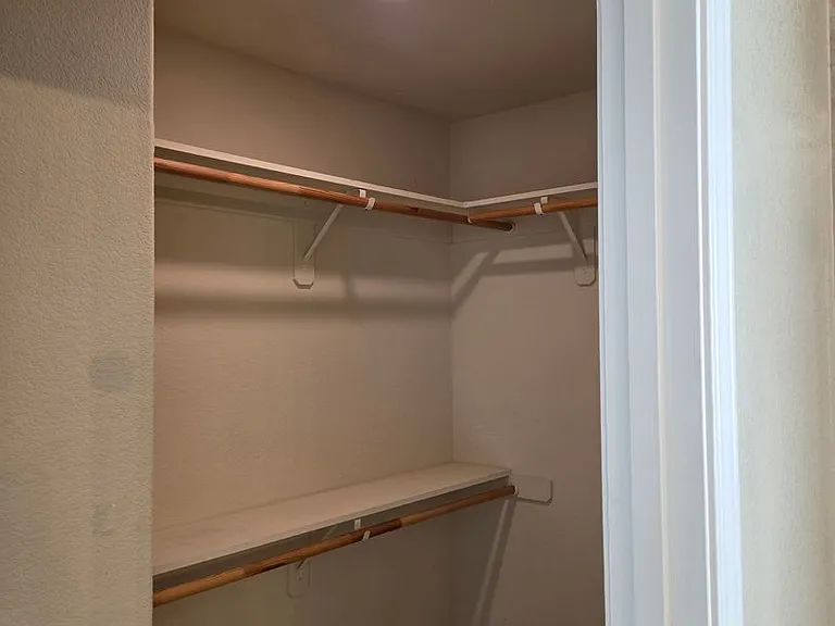 1443 Greenbrier Dr — Photo 24