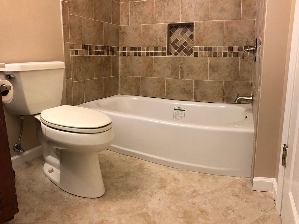 2nd image of 1904 Ashfield Dr