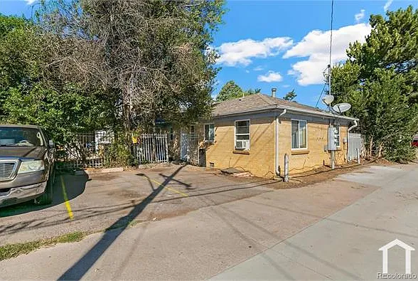 1464 Elmira St — Photo 10