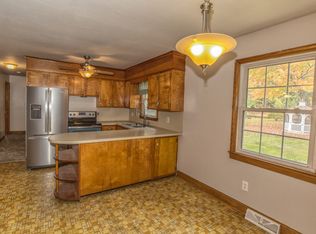 7 Meadowbrook Ln, Westfield, MA 01085