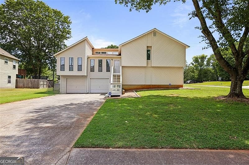 1st image of 2562 Blakely Ct NE