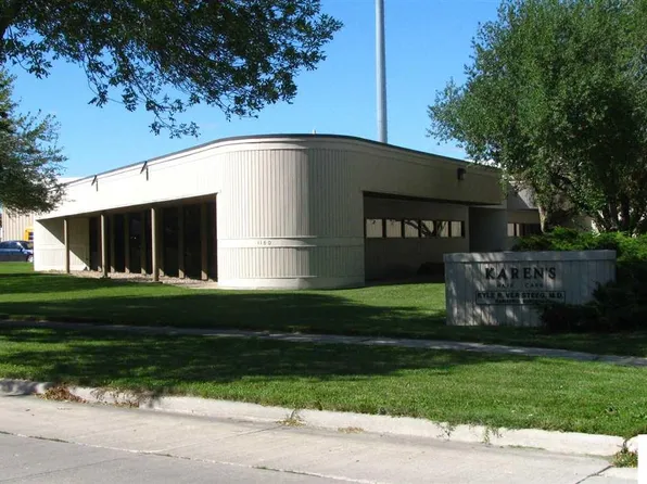 1160 Briarstone Dr, Mason City, IA 50401