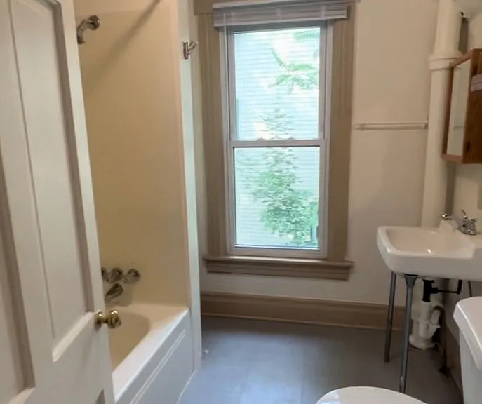 536 Detroit St — Photo 6