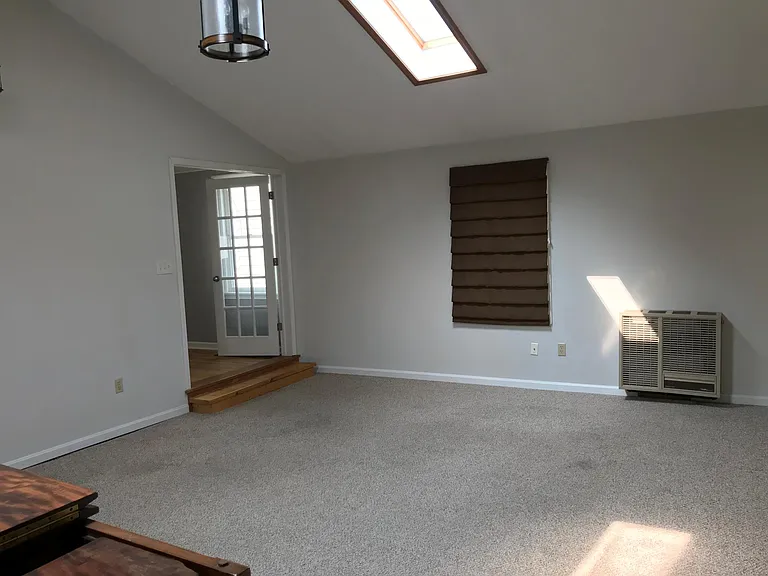 20754 Woodstock Ave — Photo 8