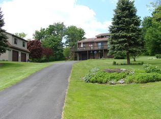 686 Spring Hill Rd, Moscow, PA 18444