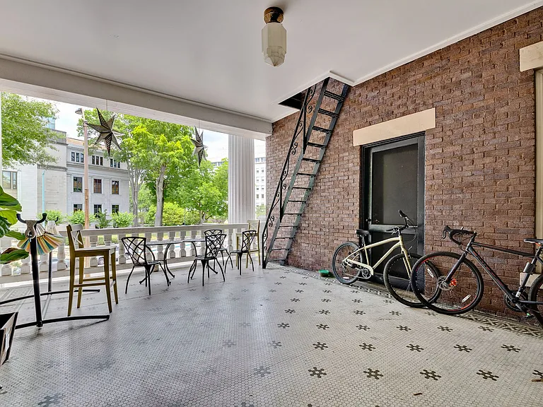 Fountain Plaza - Fitzgerald Apartments — Photo 19