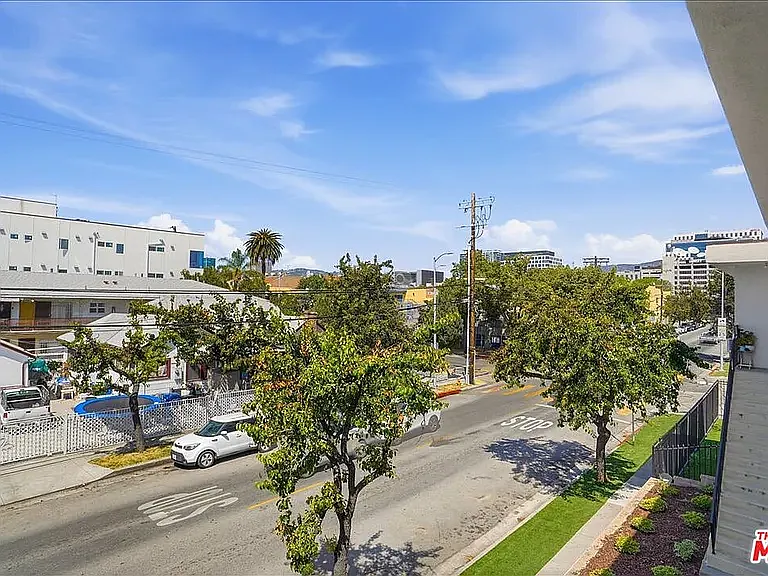 1220 N Van Ness Ave #7 — Photo 10