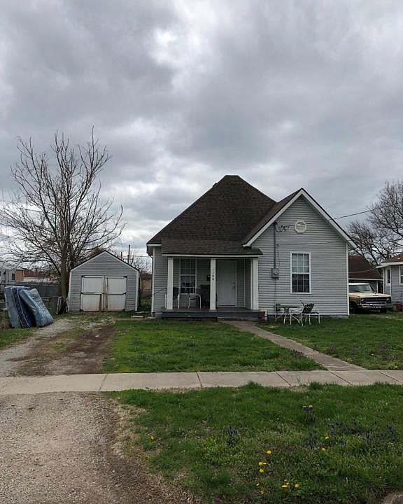 2nd image of 1700 W Olive St