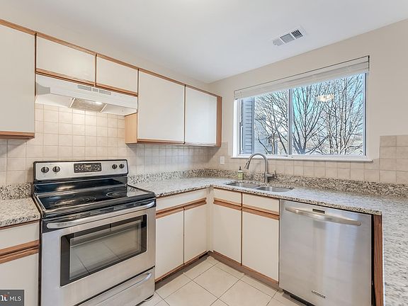 5th image of 1500 Summerchase Ct #C