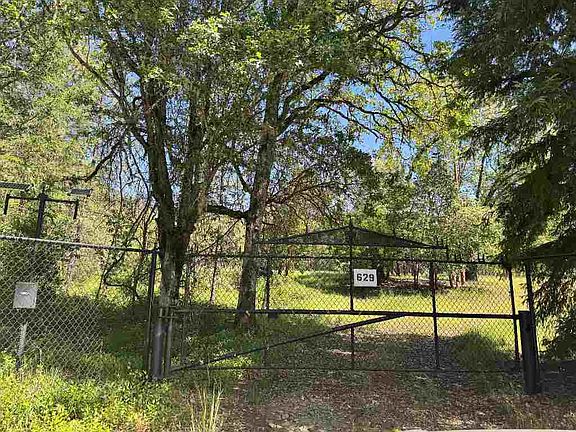 2nd image of 629 Seiad Creek Rd