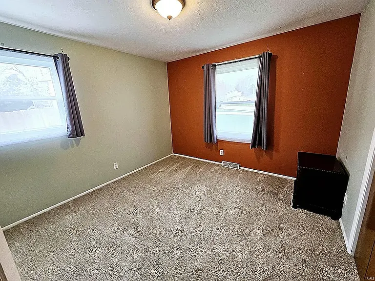 1001 Devon St — Photo 6